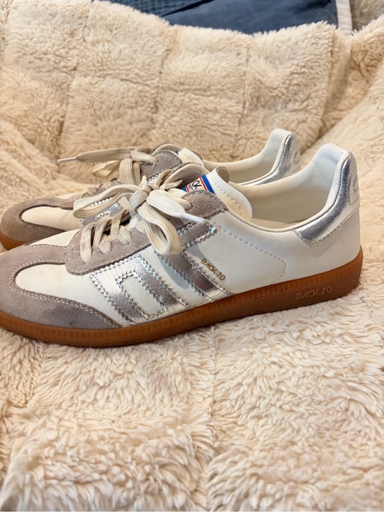 Back 70 Shoes - BACK 70s women’s sneakers!